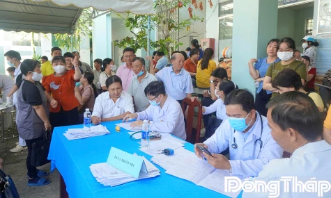 Xã Long Bình: Đẩy mạnh tích hợp tiện ích số và chăm sóc sức khỏe Nhân dân