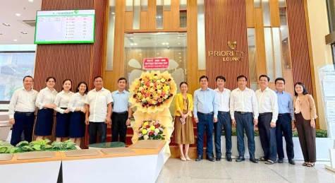 Lãnh đạo tỉnh Đồng Tháp thăm, chúc mừng doanh nghiệp nhân ngày 13-10