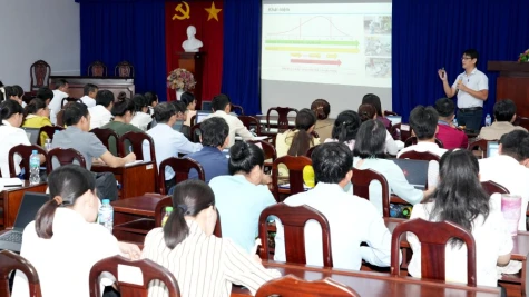 Đồng Tháp: Chuyên gia Viện Pasteur hướng dẫn trạm y tế giám sát bệnh sốt xuất huyết