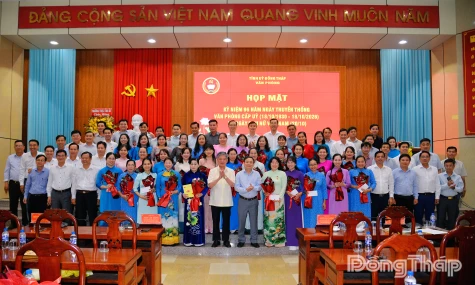 Văn phòng Tỉnh ủy Đồng Tháp họp mặt kỷ niệm 96 năm Ngày truyền thống Văn phòng cấp ủy