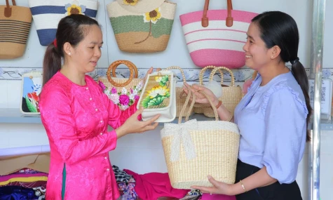 Phụ nữ Mỹ Thọ góp sức xây dựng quê hương