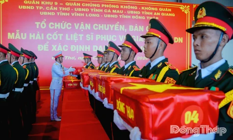 Quân khu 9: Tiếp tục phối hợp bàn giao 8.453 mẫu sinh phẩm hài cốt liệt sĩ bằng máy bay quân sự