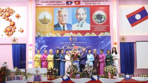 Tà áo dài - Nhịp cầu kết nối văn hóa Việt Nam-Lào