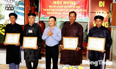 Xã Tân Hộ Cơ: Tín đồ tôn giáo tích cực tham gia các phong trào thi đua