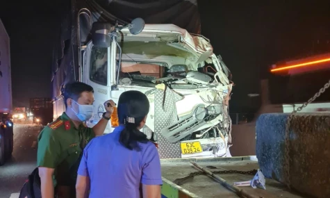 5 ô tô va chạm liên hoàn trên cao tốc TP. Hồ Chí Minh - Trung Lương, 2 người bị thương