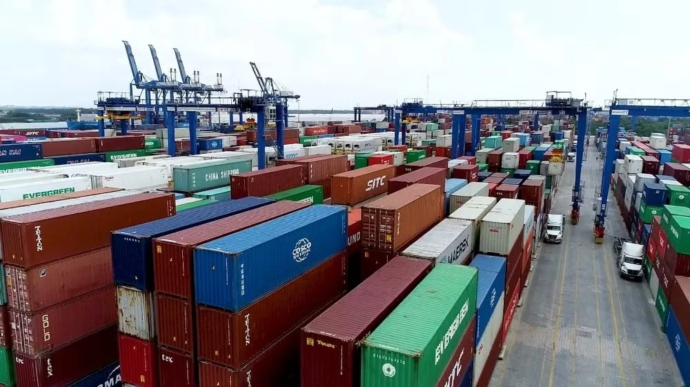 Xuất nhập khẩu Việt Nam vượt mốc 1.000 tỷ USD: Củng cố vai trò là một mắt xích quan trọng trong chuỗi cung ứng toàn cầu