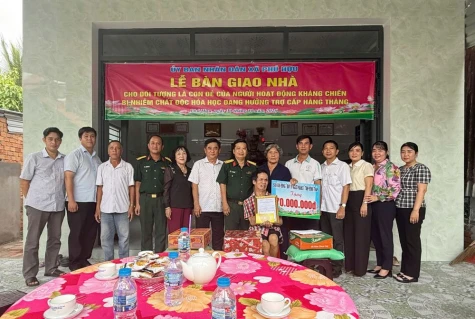 Xã Phú Hựu: Bàn giao nhà ở cho con đẻ người hoạt động kháng chiến bị nhiễm chất độc hóa học