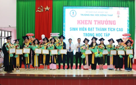 Trường Đại học Đồng Tháp: Trao bằng tốt nghiệp cho 210 tân cử nhân